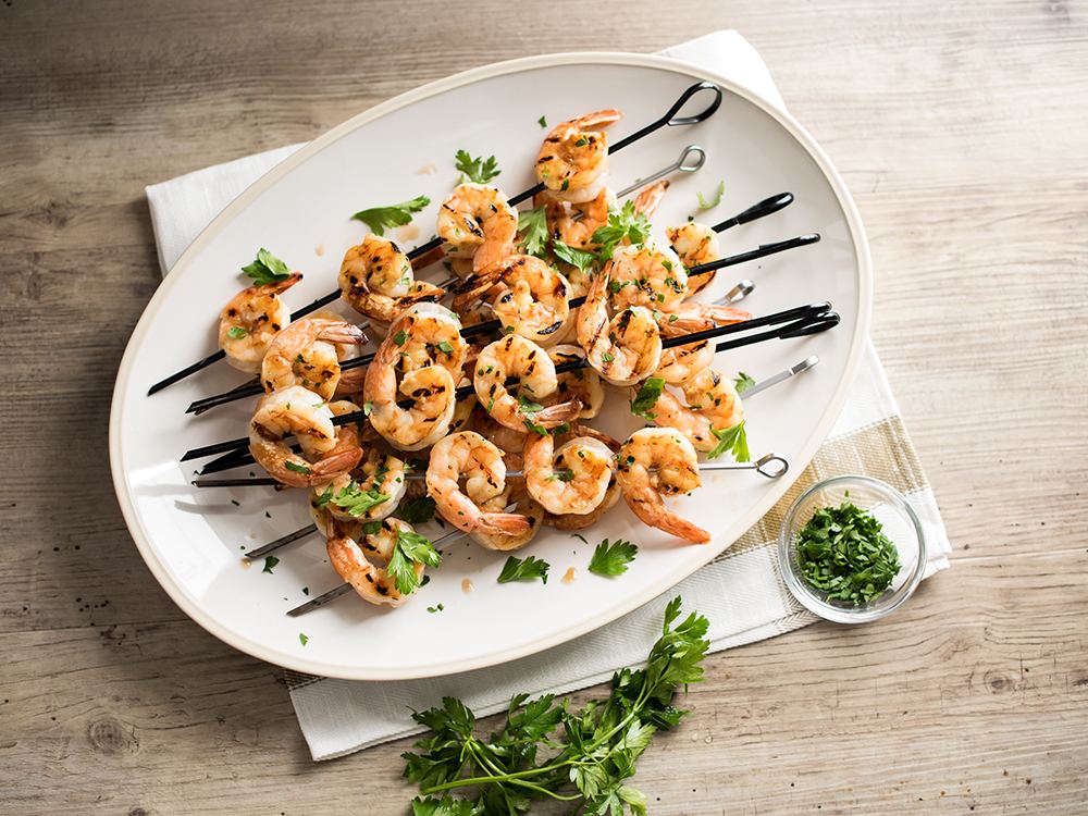 Brochetas de camarones a la parrilla