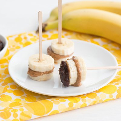 Bocadillos de Plátano con Mantequilla de Almendra y Chocolate
