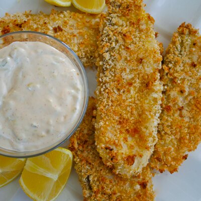 Apanado de Tilapia con Panko con Salsa Tártara Picante