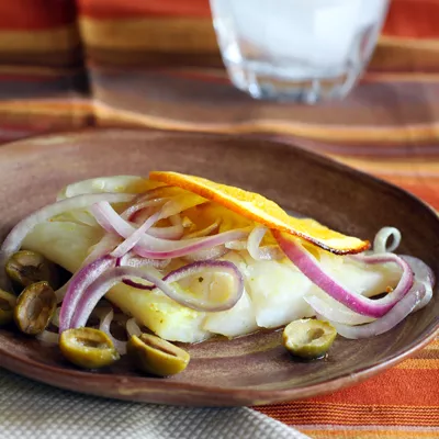 Bacalao al Horno con Naranjas y Aceitunas