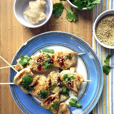 Brochetas de Pollo con Ajonjolí