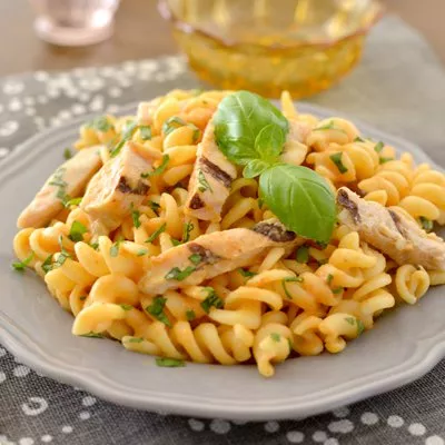 Pasta con Salsa Cremosa de Chipotle y Durazno