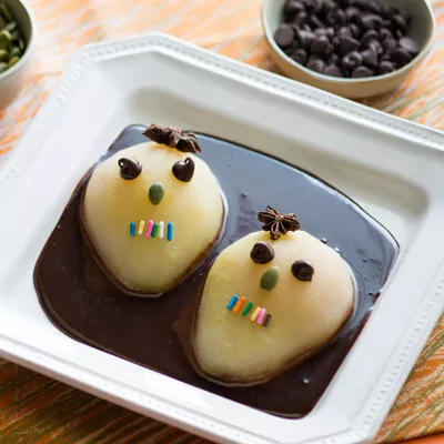 Calavera de Peras en Salsa de Chocolate y Café