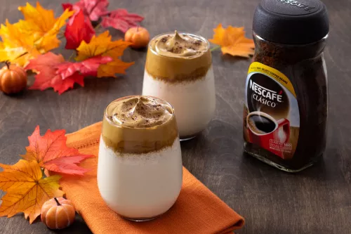 Pastel de queso con especias de calabaza y café batido