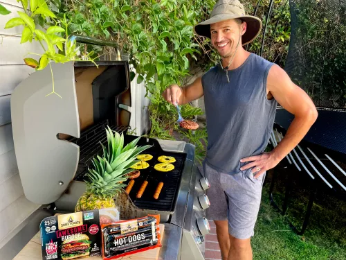 Salsa de piña para hot dogs veganos gigantes
