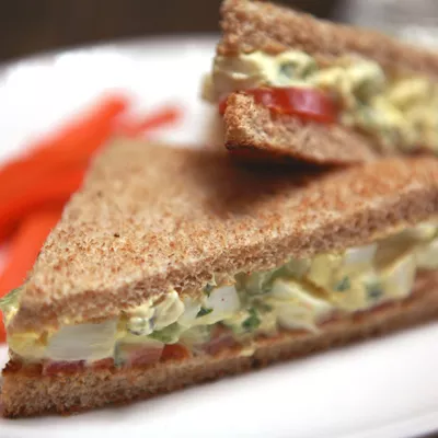 Bocadillos de Ensalada de Huevo